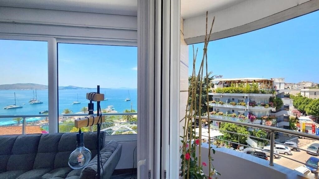 Картинка Joan 3*