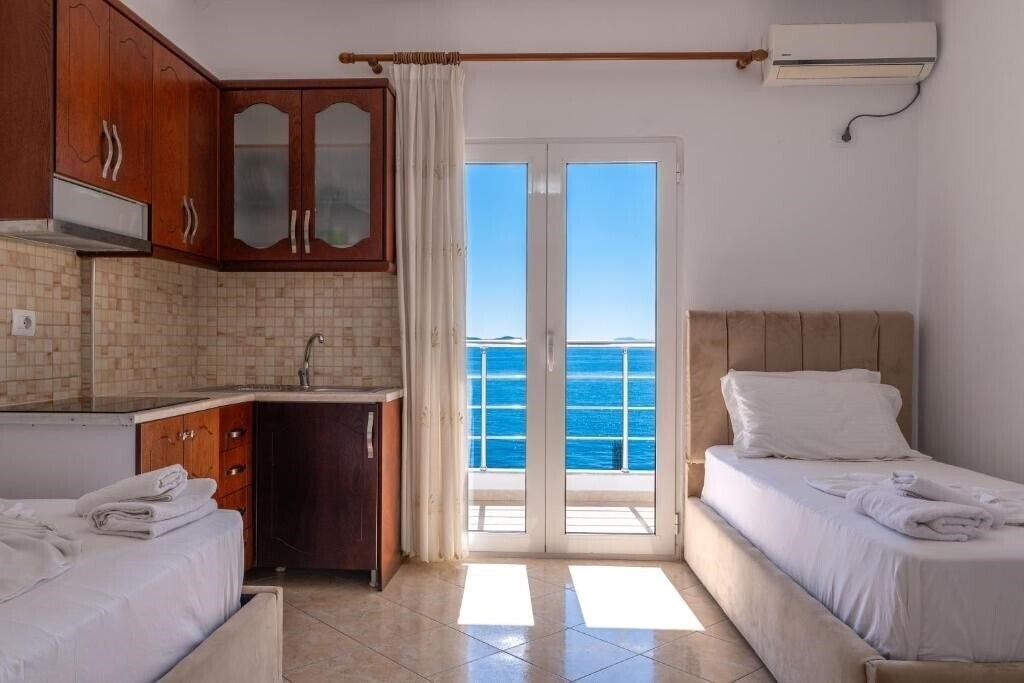 Фото Hotel Erioni 3*