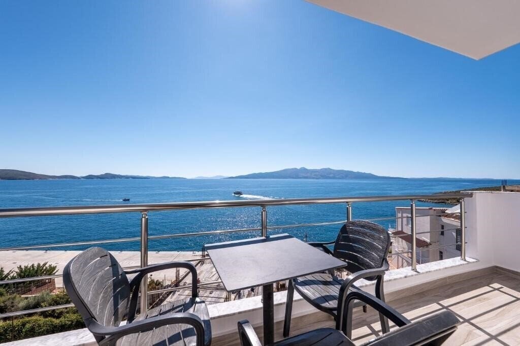 Территория Hotel Erioni 3*