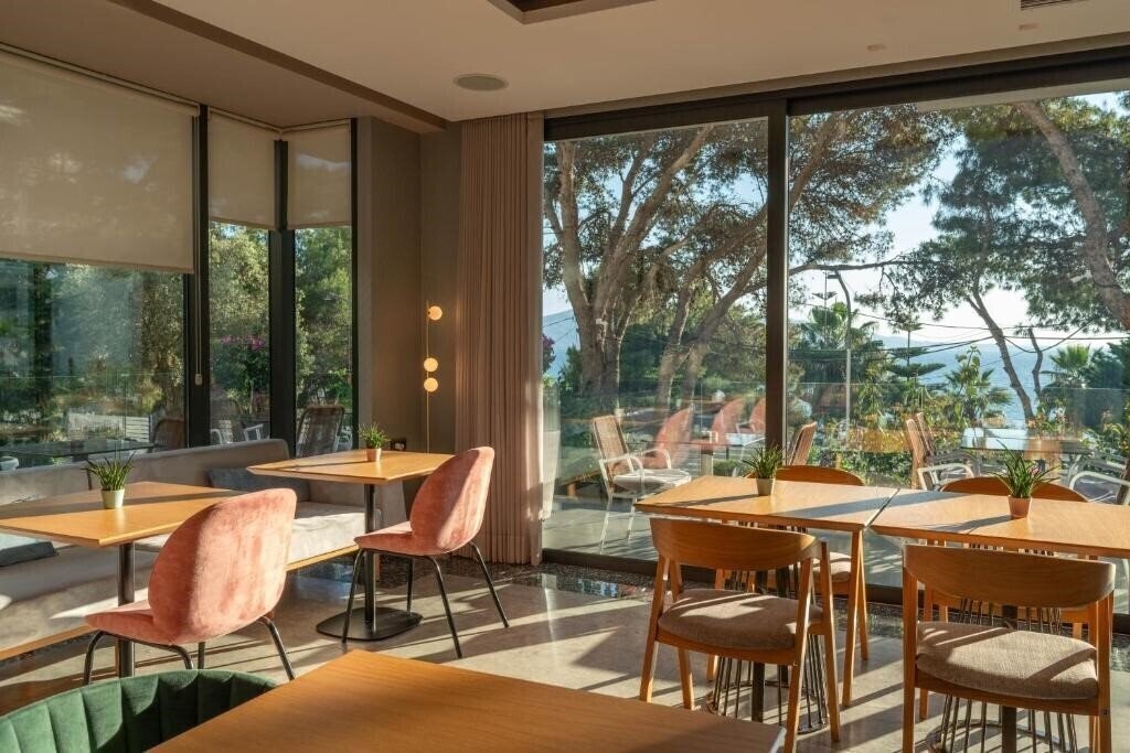 Апартаменты Glow Boutique Hotel & Suites 4*