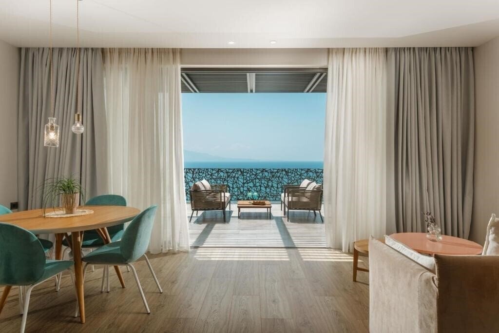 Панорама Glow Boutique Hotel & Suites 4*