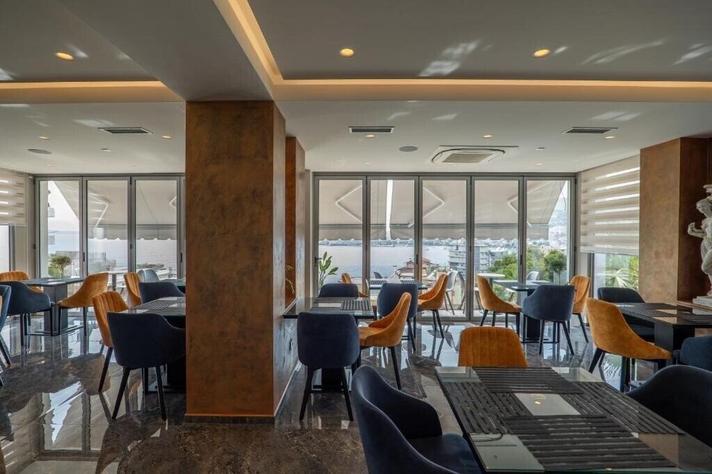 Вид Hotel Teuta 3*