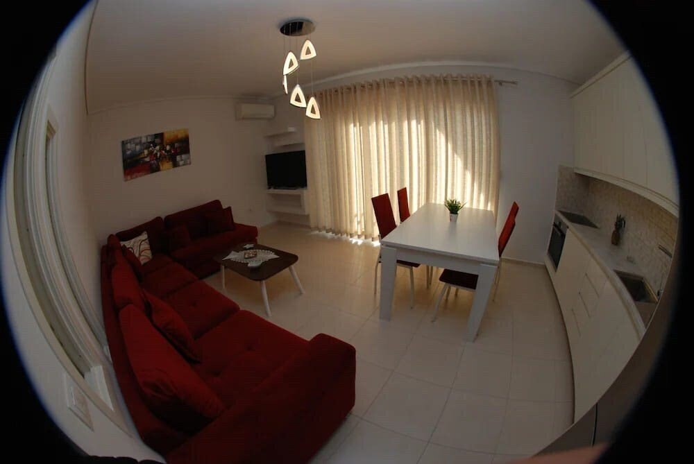 Фото White Deluxe Apartments 3*