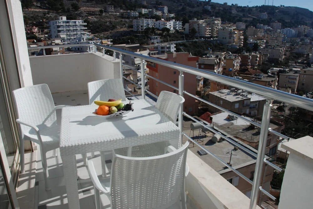 Апартаменты White Deluxe Apartments 3*