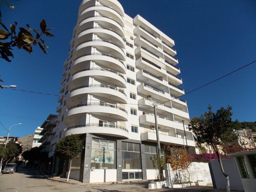 Отель White Deluxe Apartments 3*