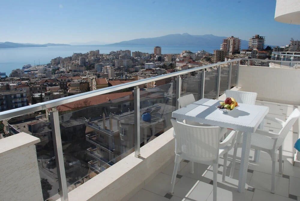 Вид White Deluxe Apartments 3*