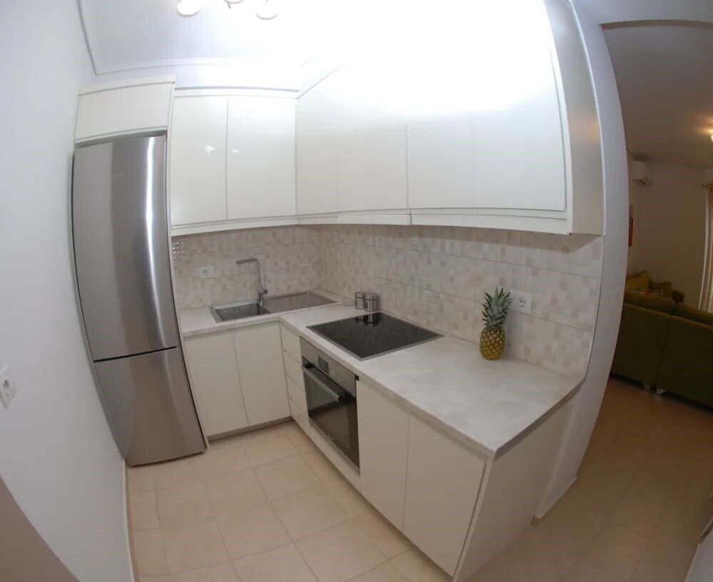 Панорама White Deluxe Apartments 3*