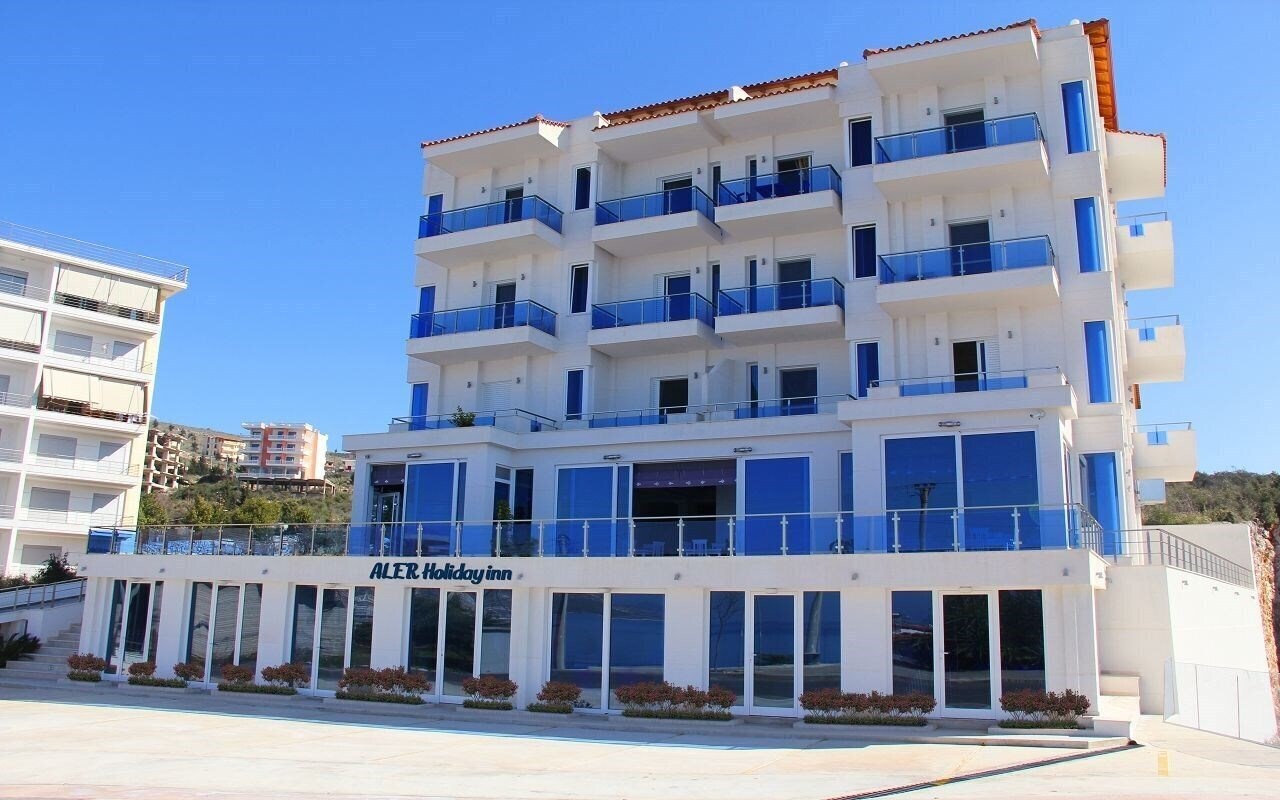 Отель Aler Holiday Inn Saranda 4*