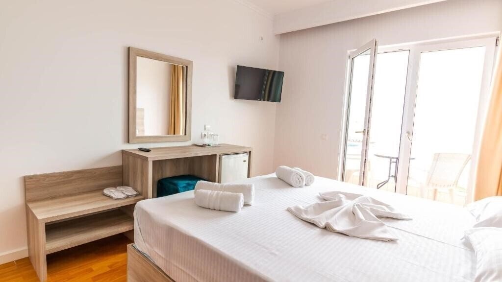 Панорама Sun N Blue Hotel 3*