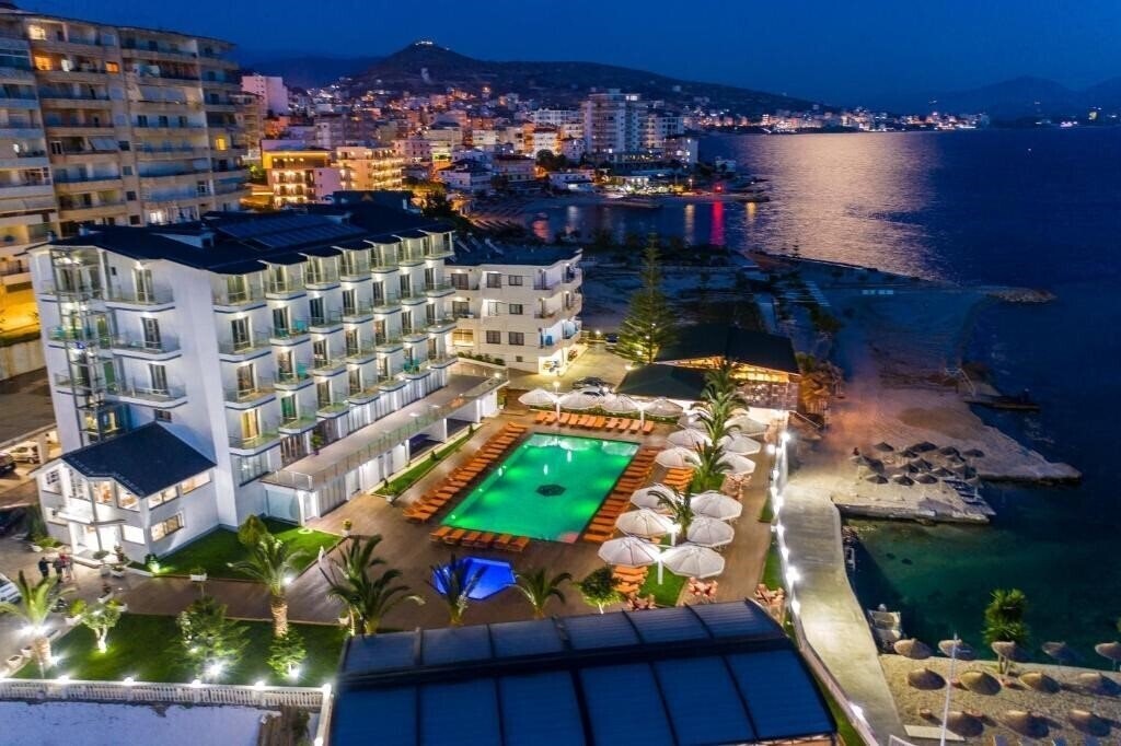 Отель Saranda Palace 4*