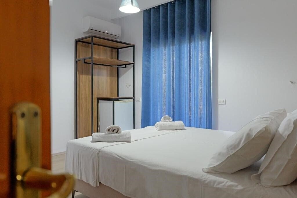 Апартаменты Hotel Holiday 4*