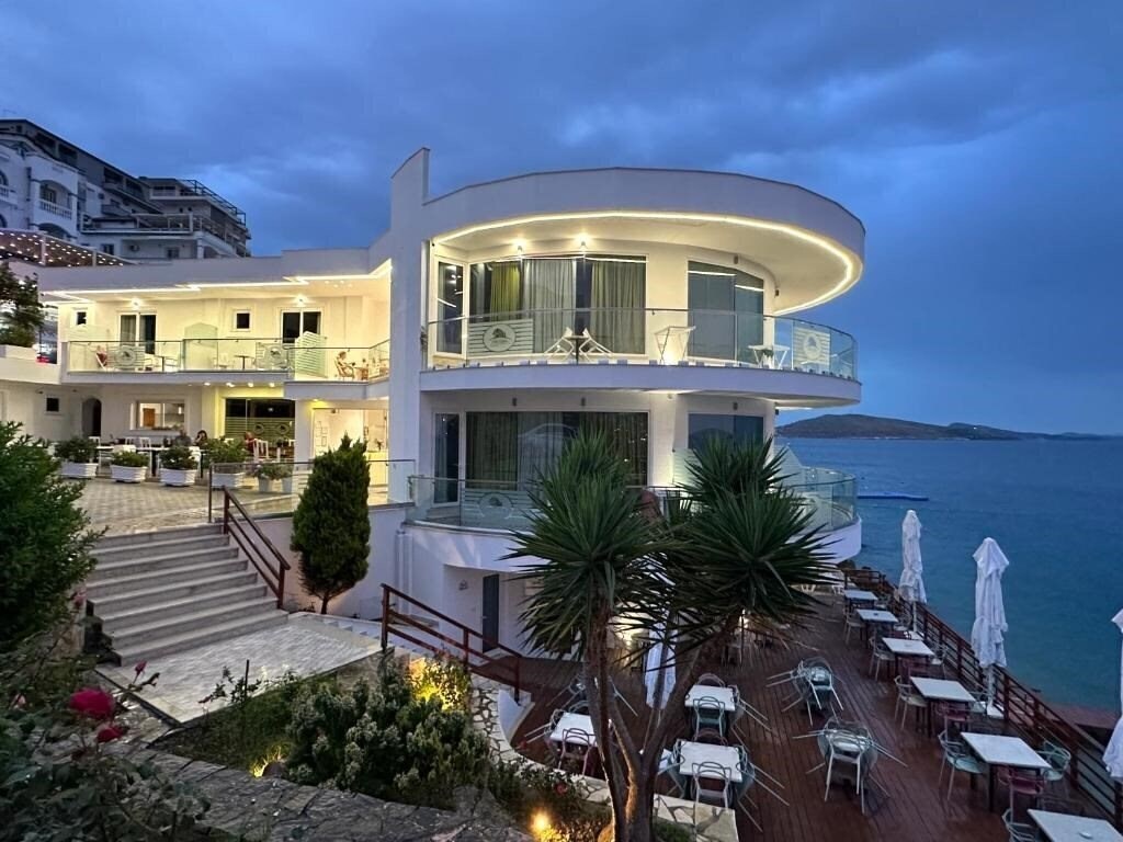 Отель Delfini Hotel 3*