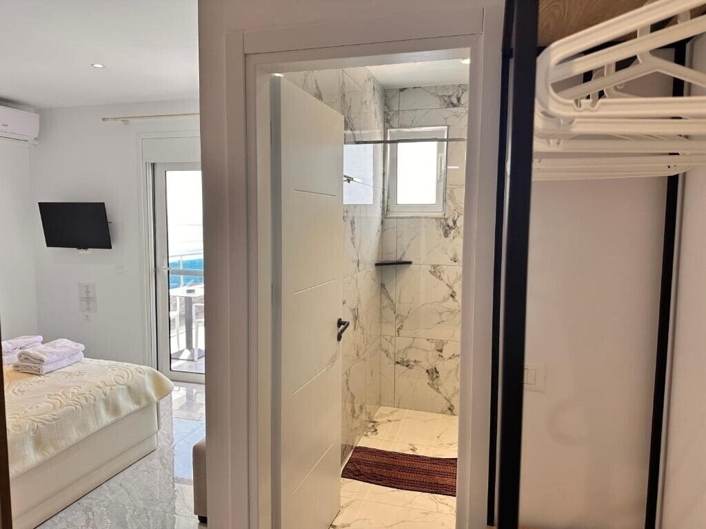 Вид Hotel Bella Vista (ex. Saranda Bella Vista Apartment) 3*