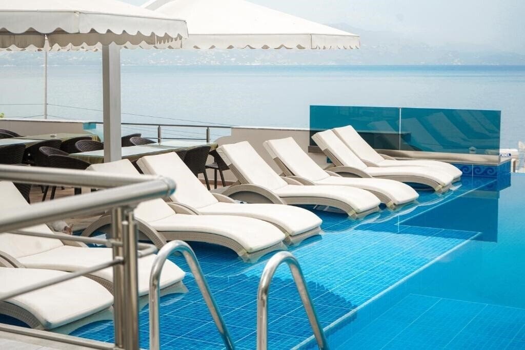 Апартаменти Serxhio Hotel 3*