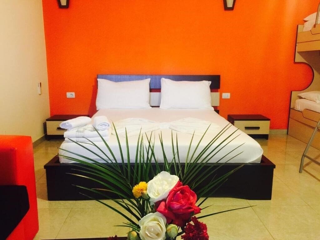 Панорама Godija Hotel & Suites 3*