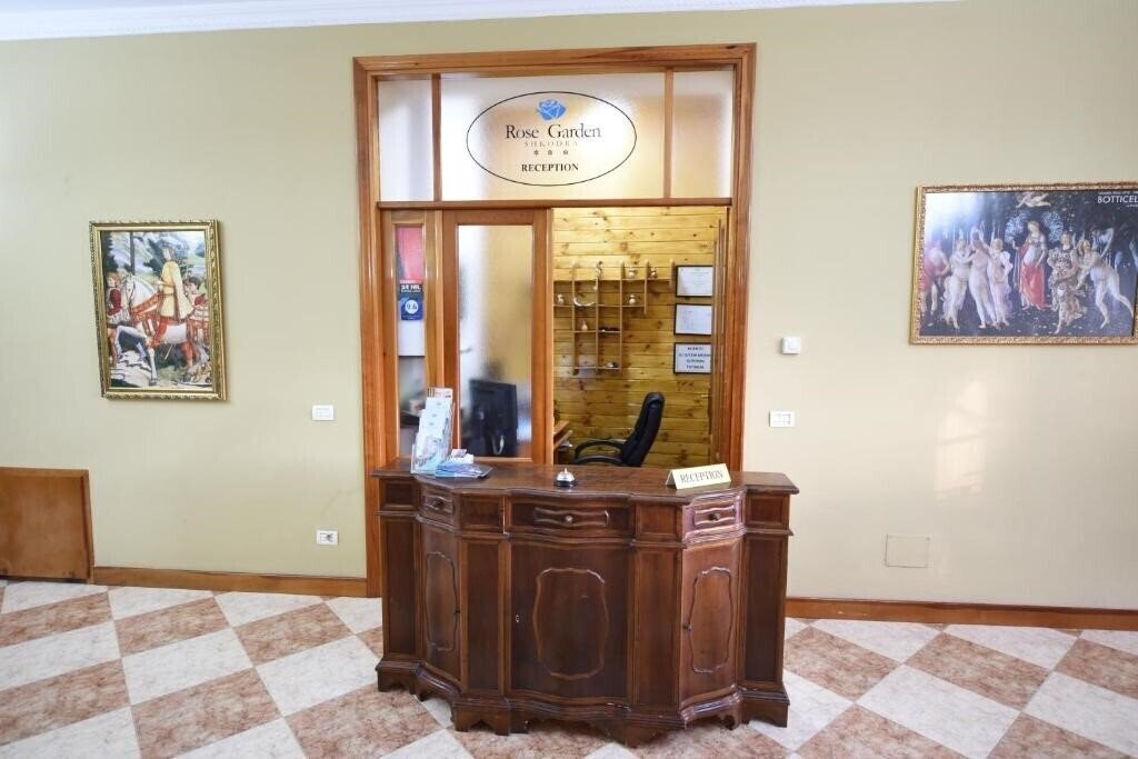 Панорама Rose Garden Hotel 3*