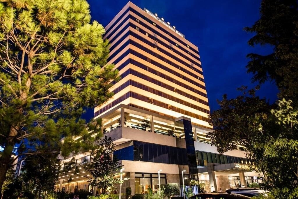 Готель Tirana International Hotel & Conference Centre 4*