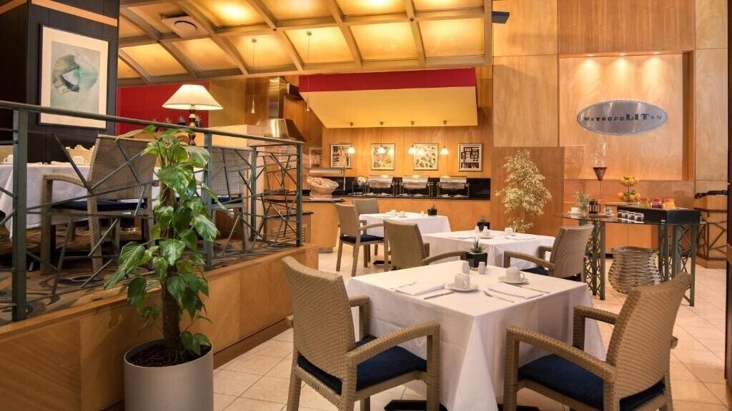 Территория MAK Albania Hotel (ex. Sheraton Tirana Hotel, Mak Albania) 5*