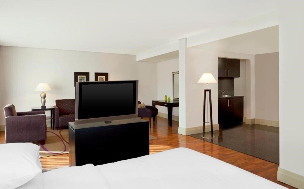 Панорама MAK Albania Hotel (ex. Sheraton Tirana Hotel, Mak Albania) 5*