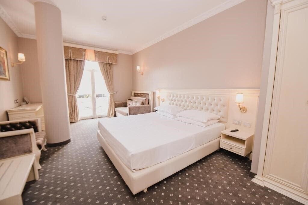 Апартаменти Lot Boutique Hotel 3*