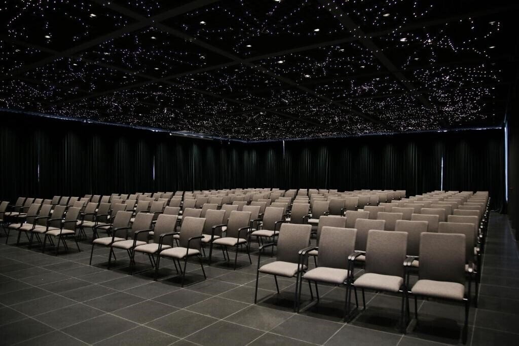 Територія Plaza Tirana 5*