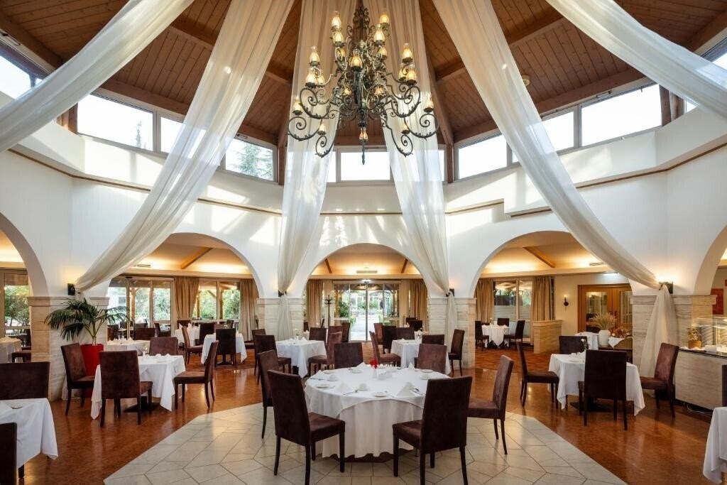 Панорама Rogner Hotel Tirana (ex. Rogner Europapark) 5*