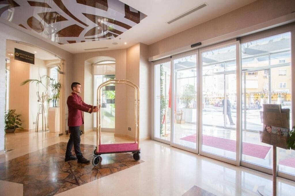 Апартаменты Hotel Colosseo Tirana 4*