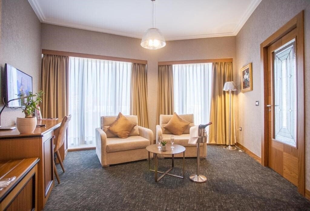 Картинка Hotel Colosseo Tirana 4*