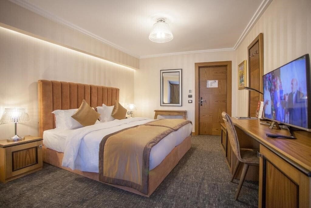 Изображение Hotel Colosseo Tirana 4*