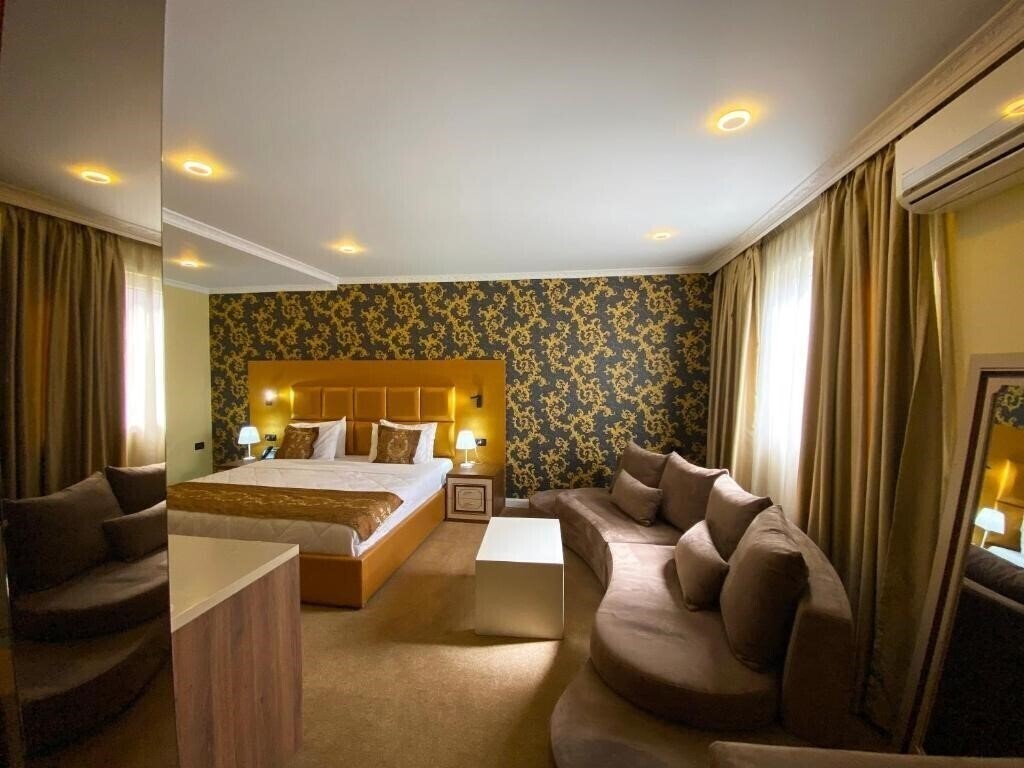 Панорама Hotel Deluxe 4*