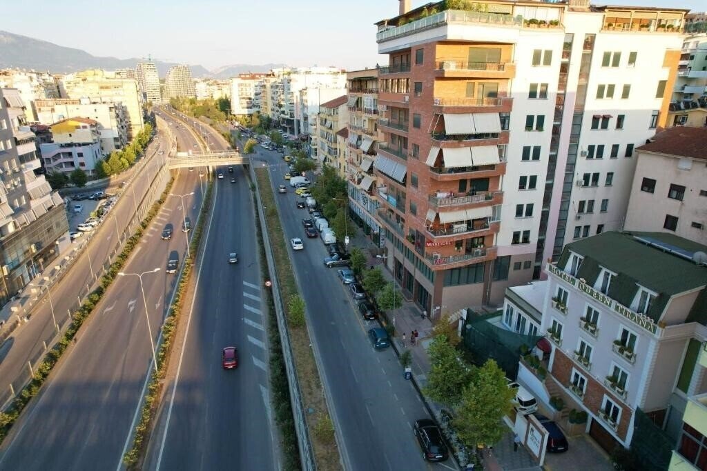 Территория Hotel Queen 3*