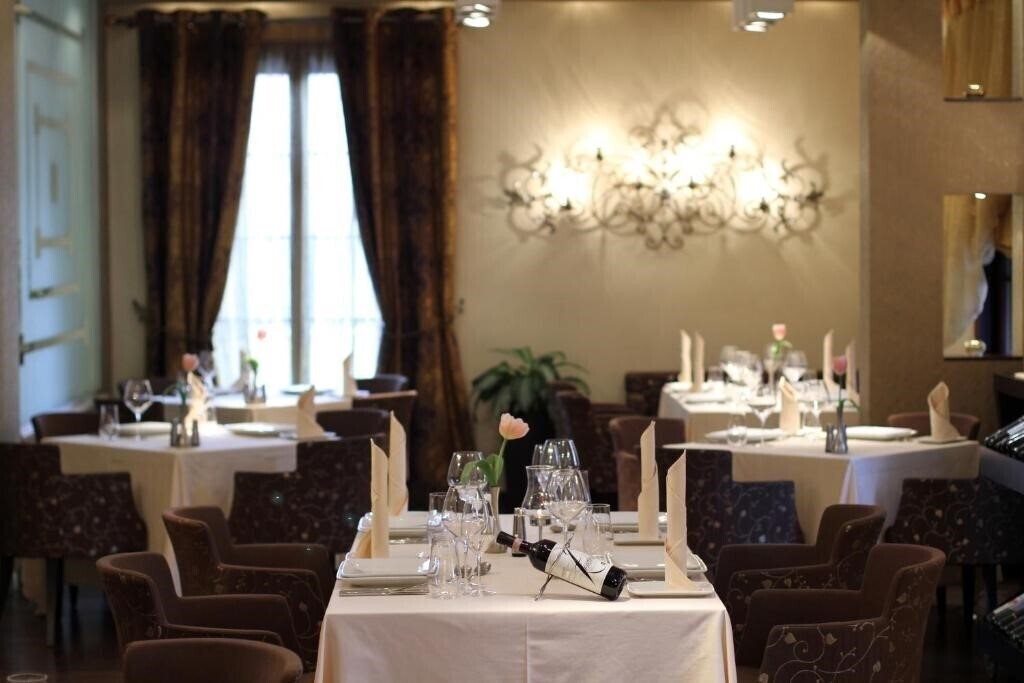 Вид Monarc Hotel 4*