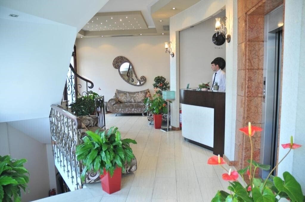 Территория Monarc Hotel 4*