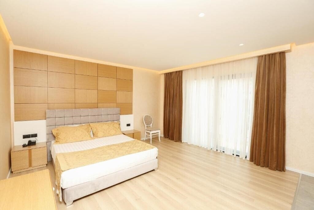 Территория Oxford Hotel 4*