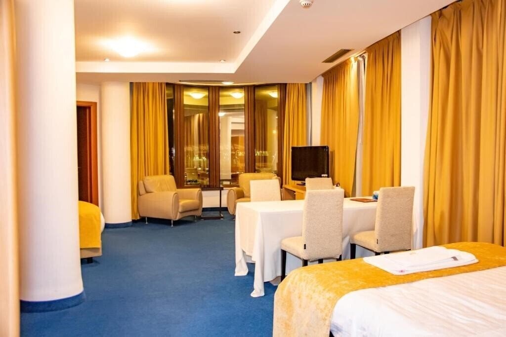 Вид Hotel Airport Tirana 3*