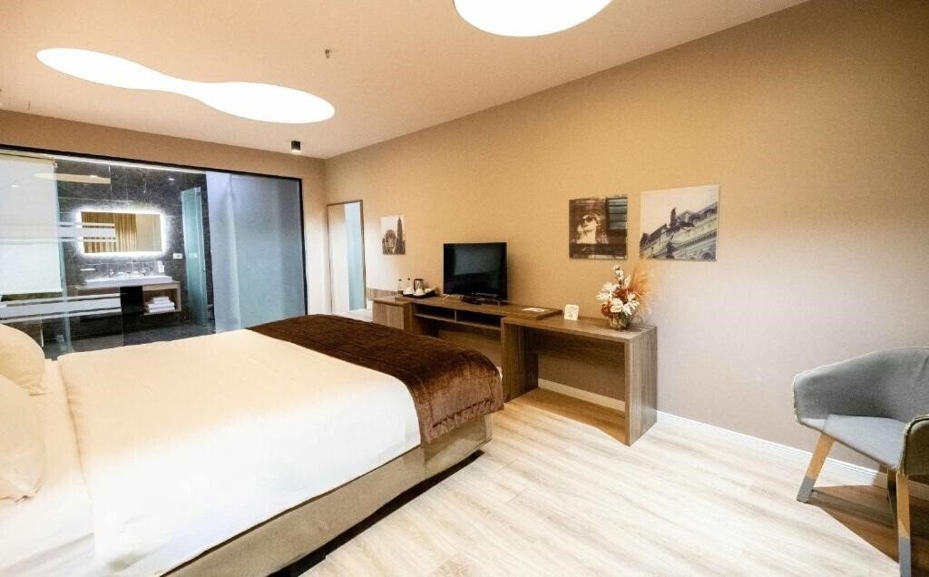 Территория Best Western Premier Ark Hotel 4*