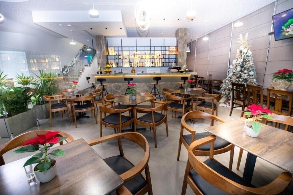 Вид Metro Hotel Tirana 4*