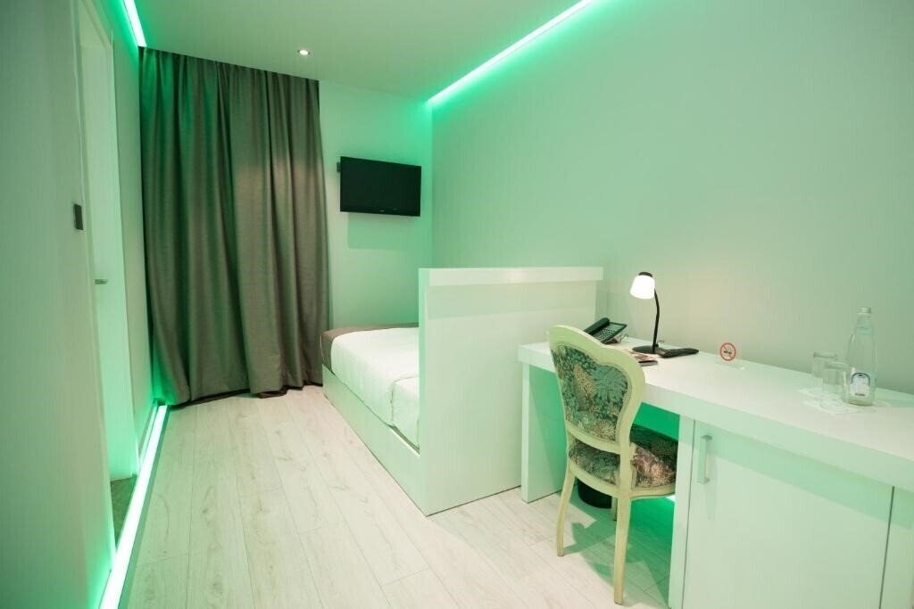 Территория Metro Hotel Tirana 4*