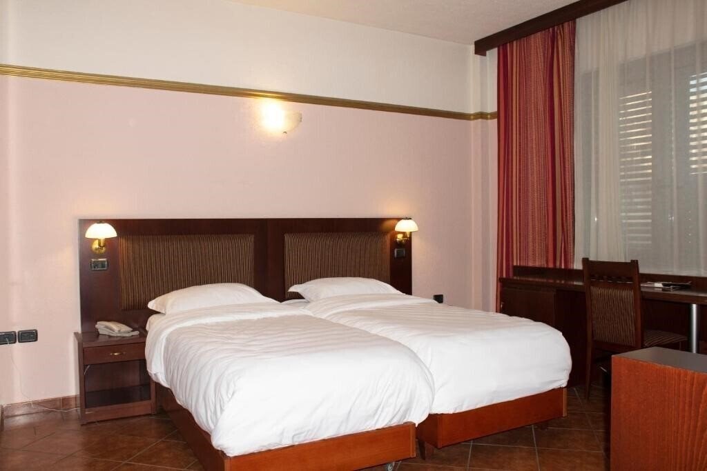 Панорама Hotel Elysee Tirana (ex. Elysee, Elyse ) 3*