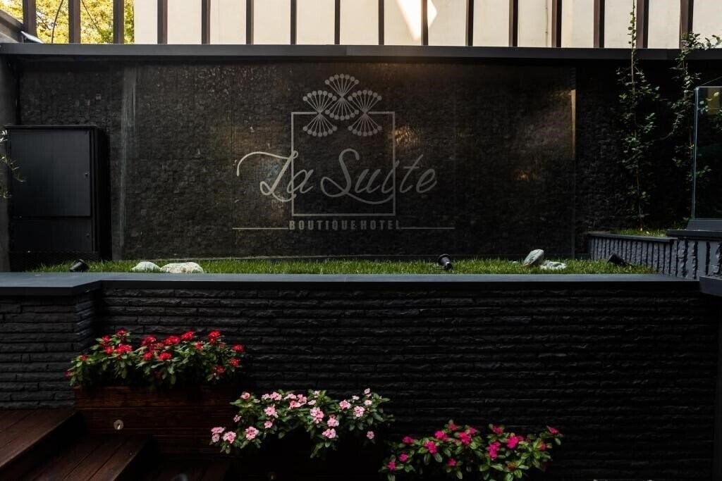 Панорама La Suite Boutique Hotel 4*