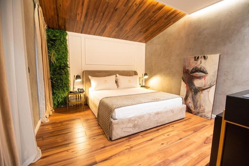 Отель La Suite Boutique Hotel 4*