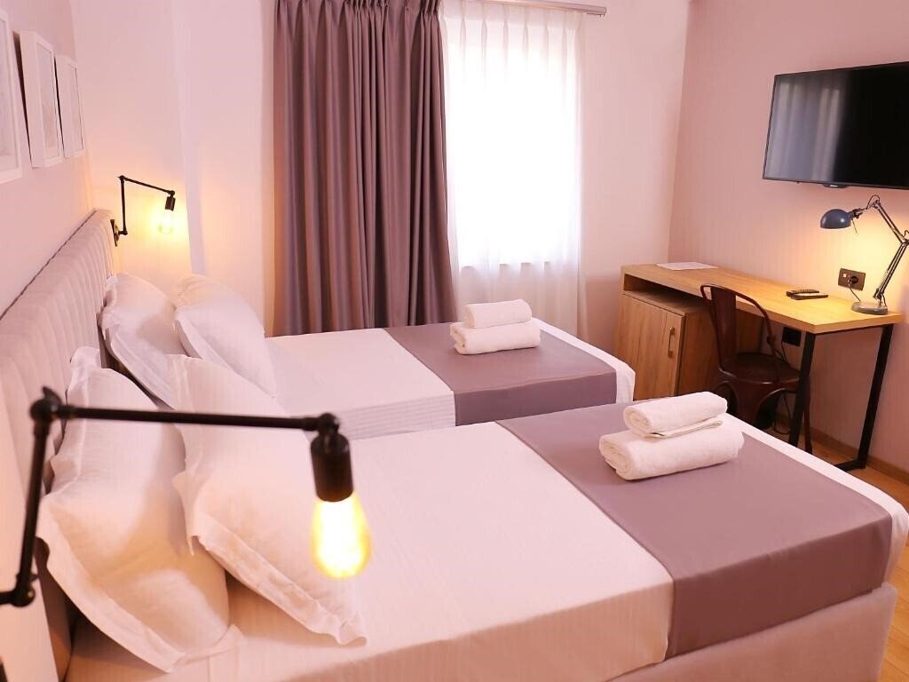 Территория Oda Hotel Tirana 3*