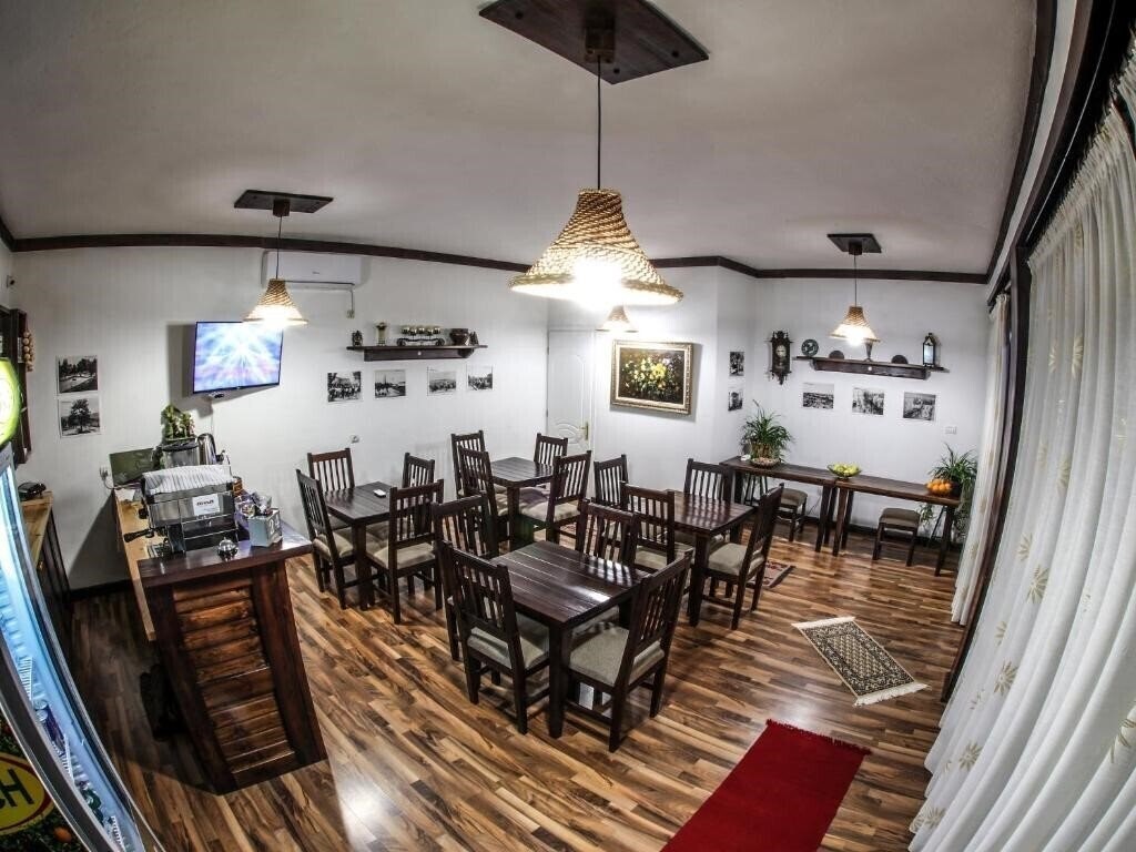 Вид Bujtina E Bardhe 3*