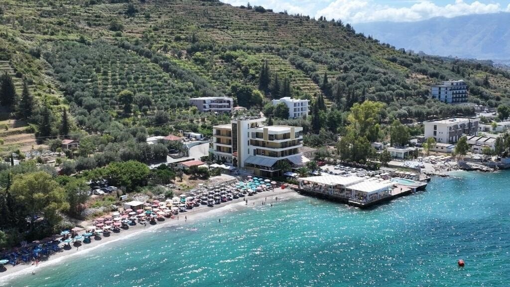 Готель Paradise Beach Hotel 4*