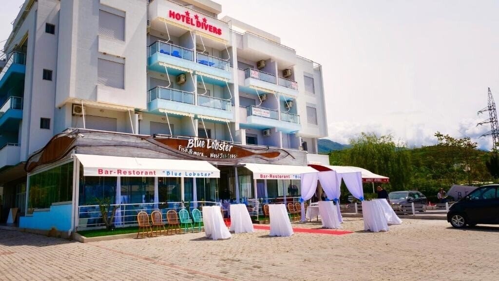 Отель Divers 4*