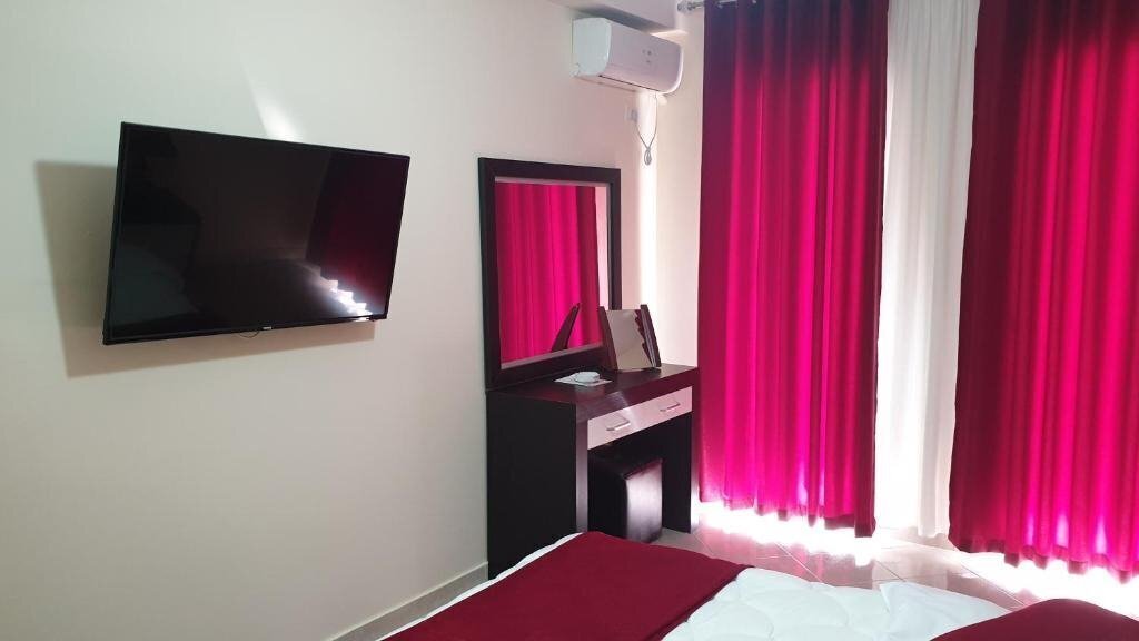 Территория Hotel Haris Vlore (ex. Haris, Hotel Haris 1) 3*