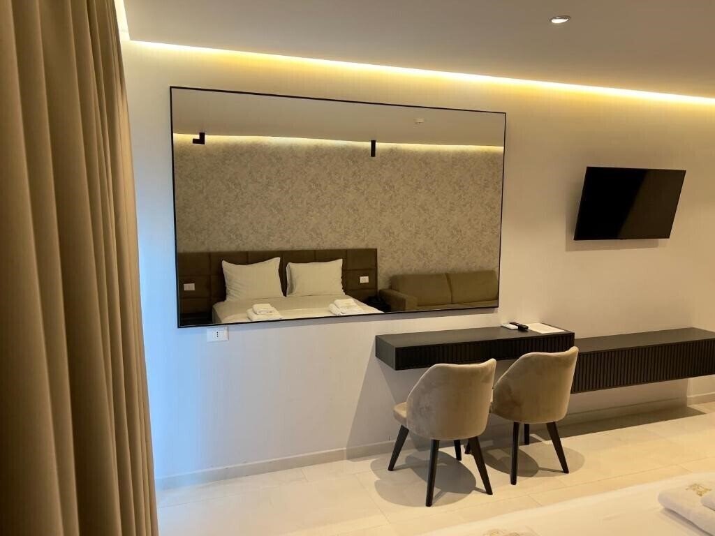 Отель Hotel Leon's (ex. Hotel Leon, Hotel Leons) 3*