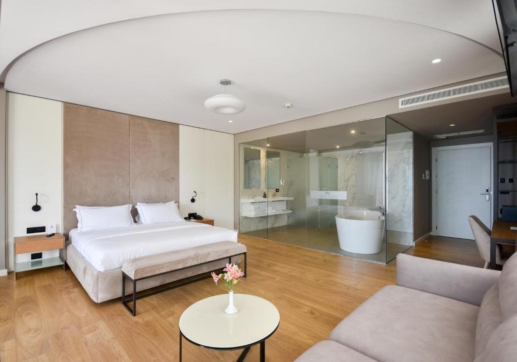 Картинка Yacht Hotel 4*