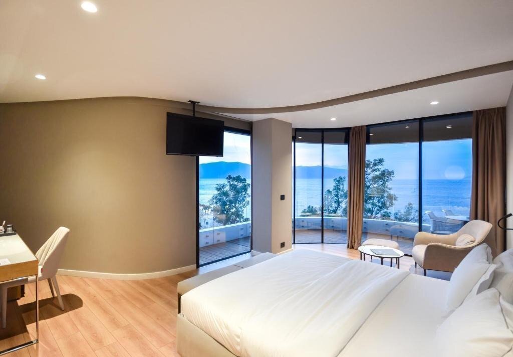 Апартаменты Yacht Hotel 4*