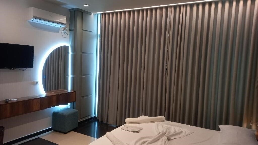 Территория Hotel Aglon 3*